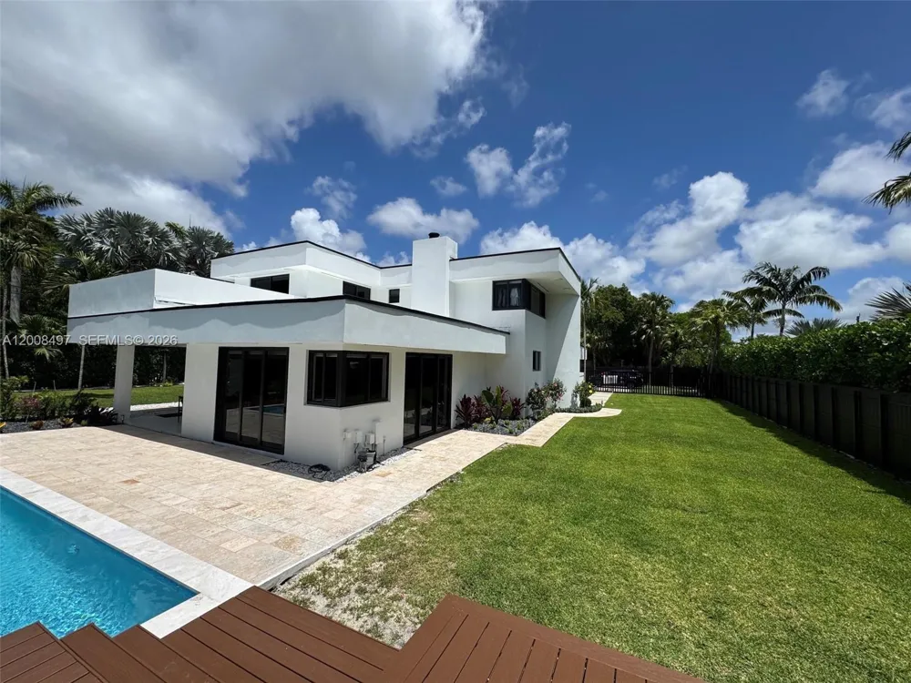 10475 SW 72nd Ave Pinecrest, FL 33156