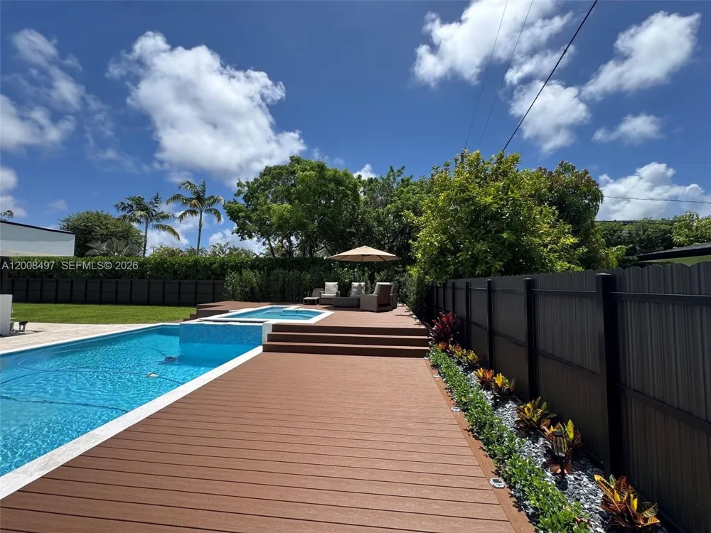 10475 SW 72nd Ave Pinecrest, FL 33156