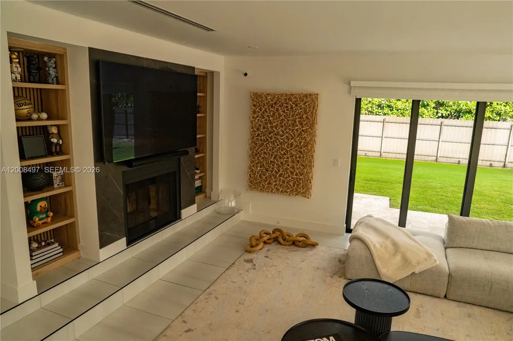 10475 SW 72nd Ave Pinecrest, FL 33156
