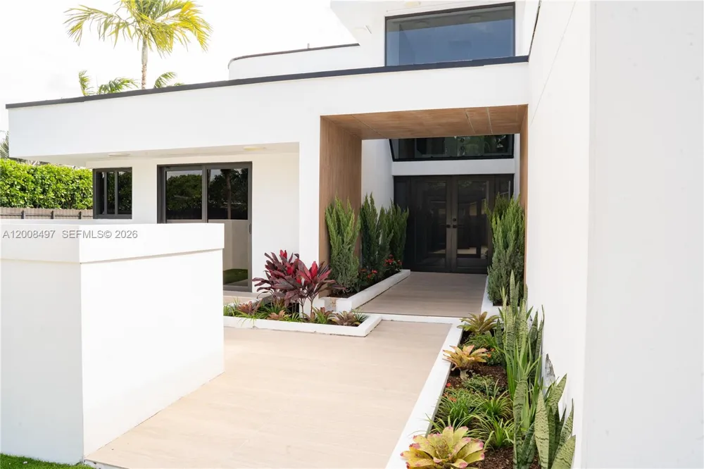 10475 SW 72nd Ave Pinecrest, FL 33156