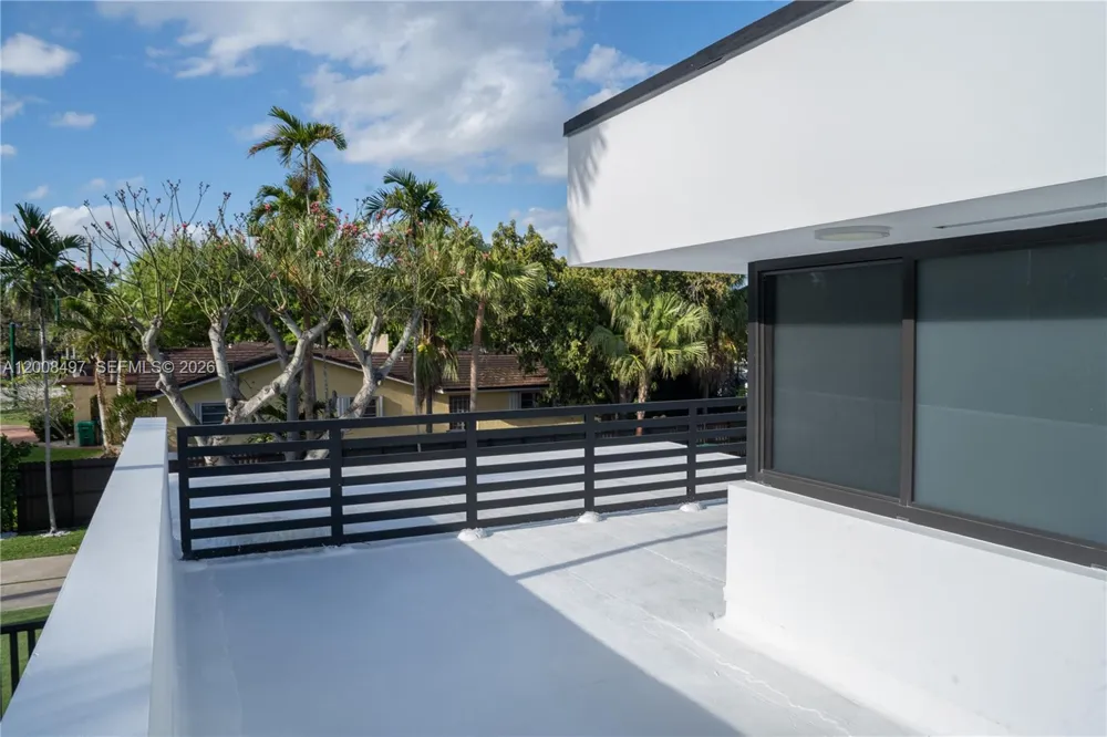 10475 SW 72nd Ave Pinecrest, FL 33156