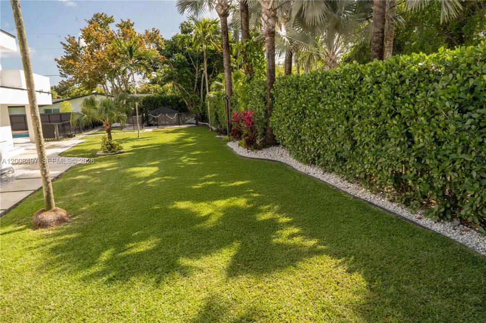 10475 SW 72nd Ave Pinecrest, FL 33156