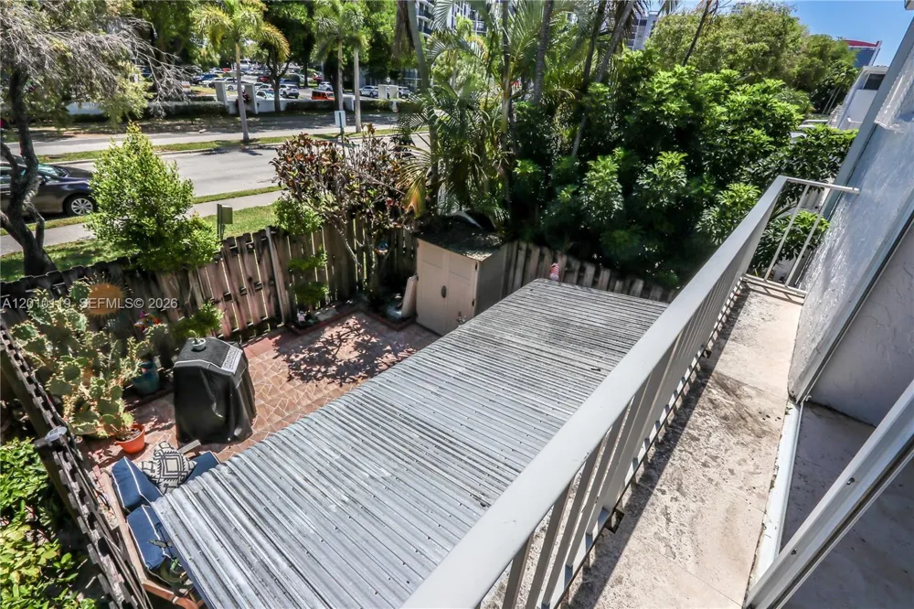 928 NE 27th Ave Hallandale Beach, FL 33009
