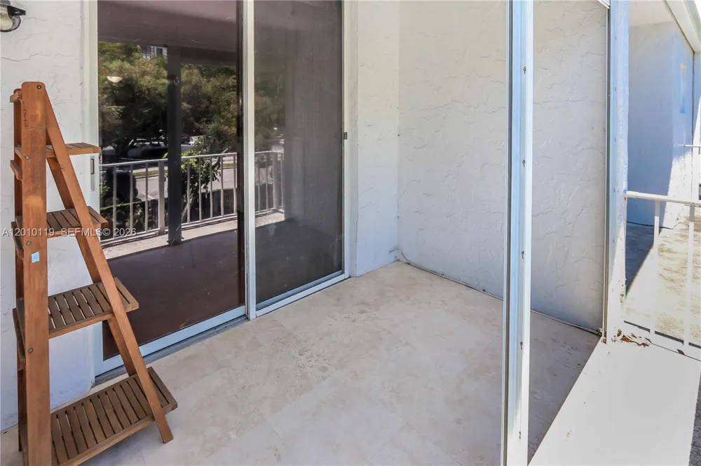 928 NE 27th Ave Hallandale Beach, FL 33009