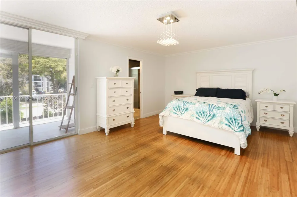 928 NE 27th Ave Hallandale Beach, FL 33009