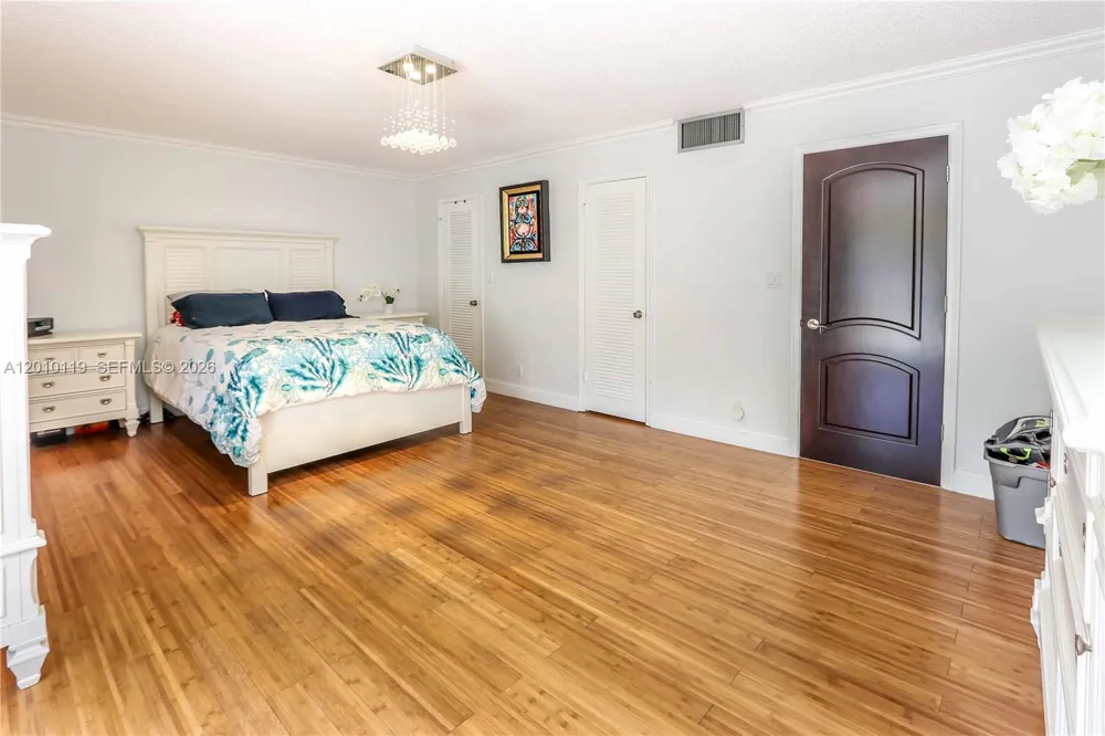 928 NE 27th Ave Hallandale Beach, FL 33009