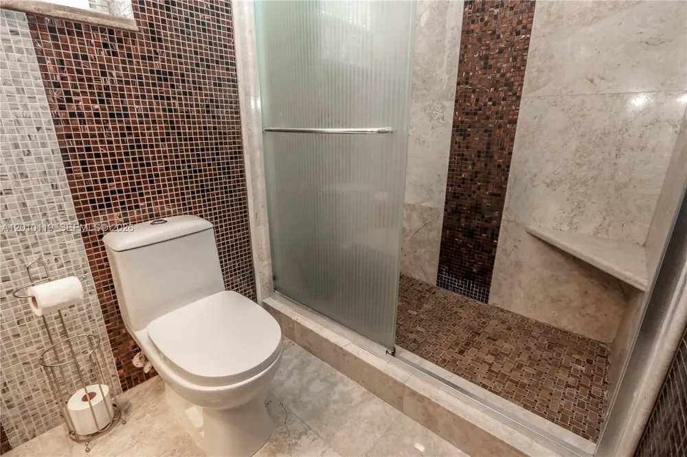 928 NE 27th Ave Hallandale Beach, FL 33009
