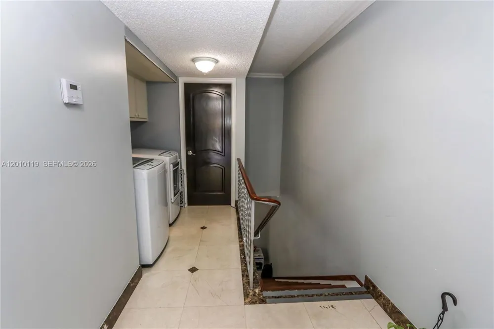 928 NE 27th Ave Hallandale Beach, FL 33009