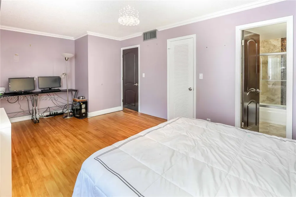 928 NE 27th Ave Hallandale Beach, FL 33009