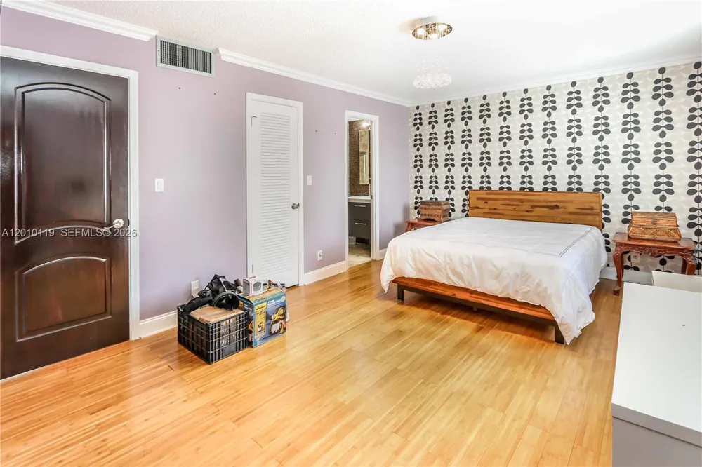 928 NE 27th Ave Hallandale Beach, FL 33009