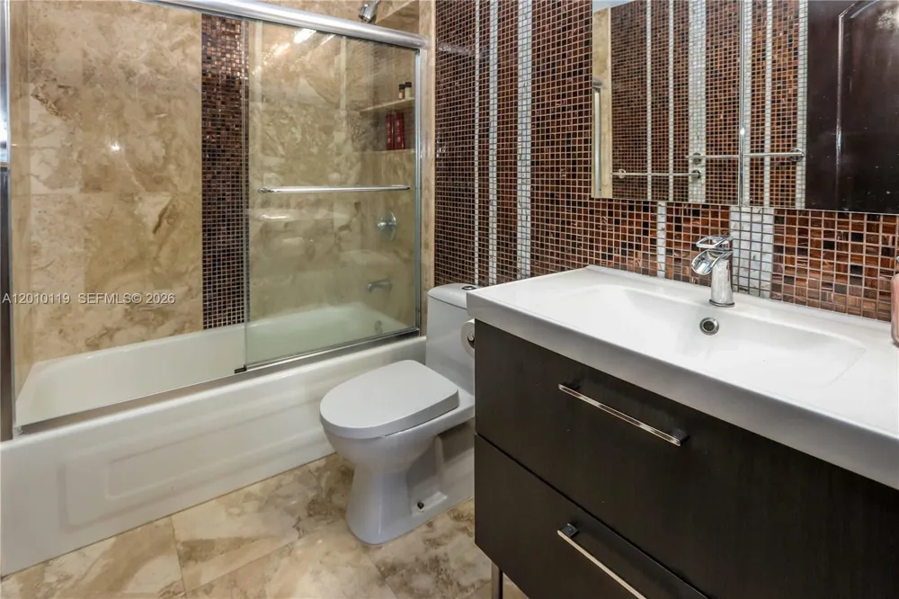 928 NE 27th Ave Hallandale Beach, FL 33009