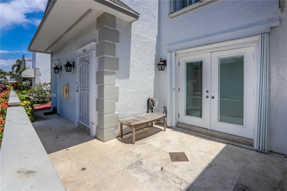928 NE 27th Ave Hallandale Beach, FL 33009