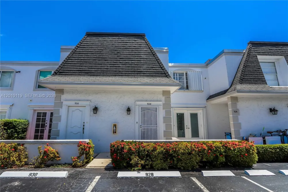 928 NE 27th Ave Hallandale Beach, FL 33009