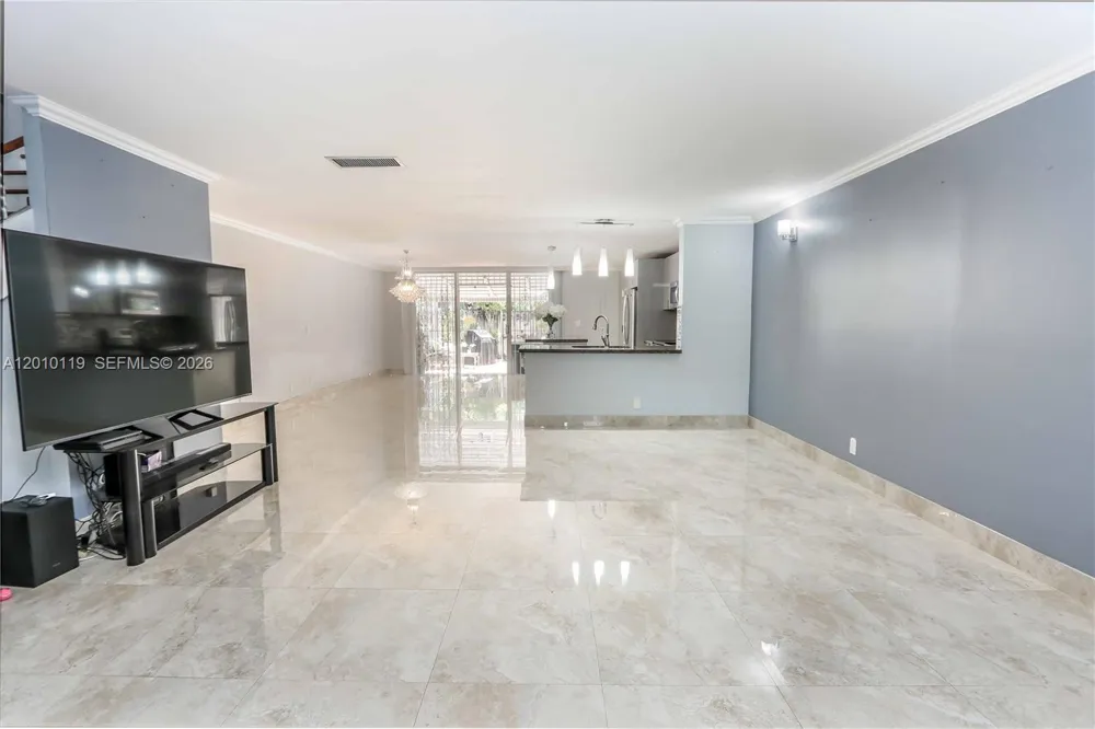 928 NE 27th Ave Hallandale Beach, FL 33009