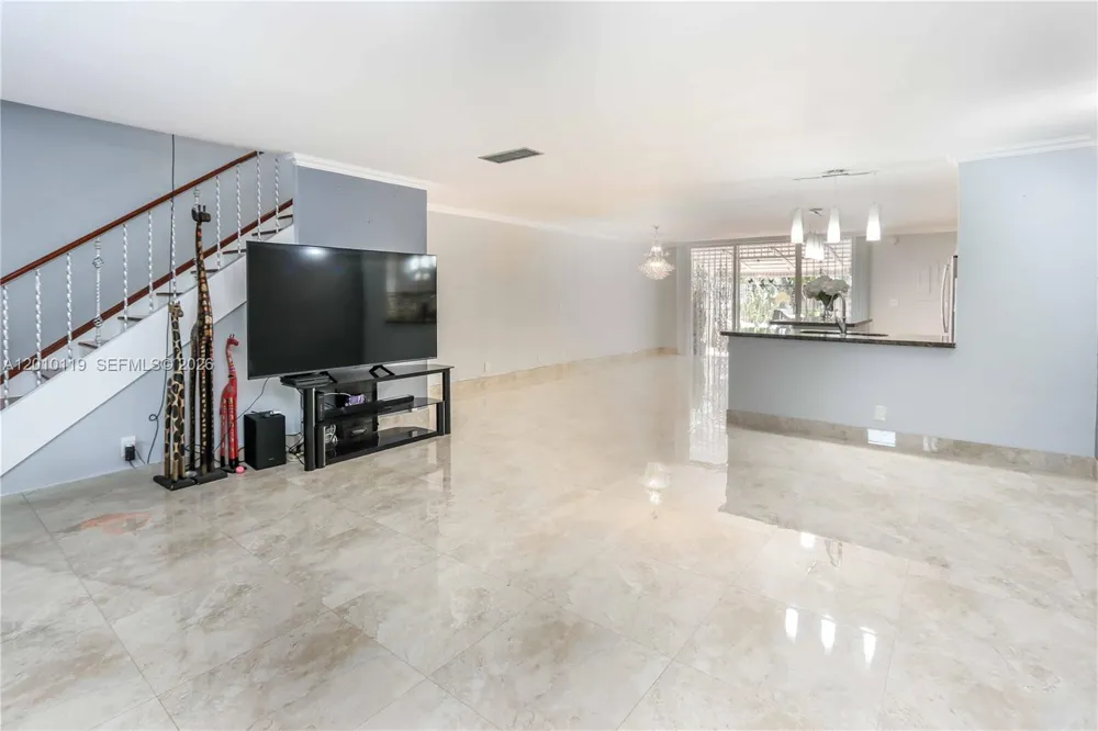928 NE 27th Ave Hallandale Beach, FL 33009