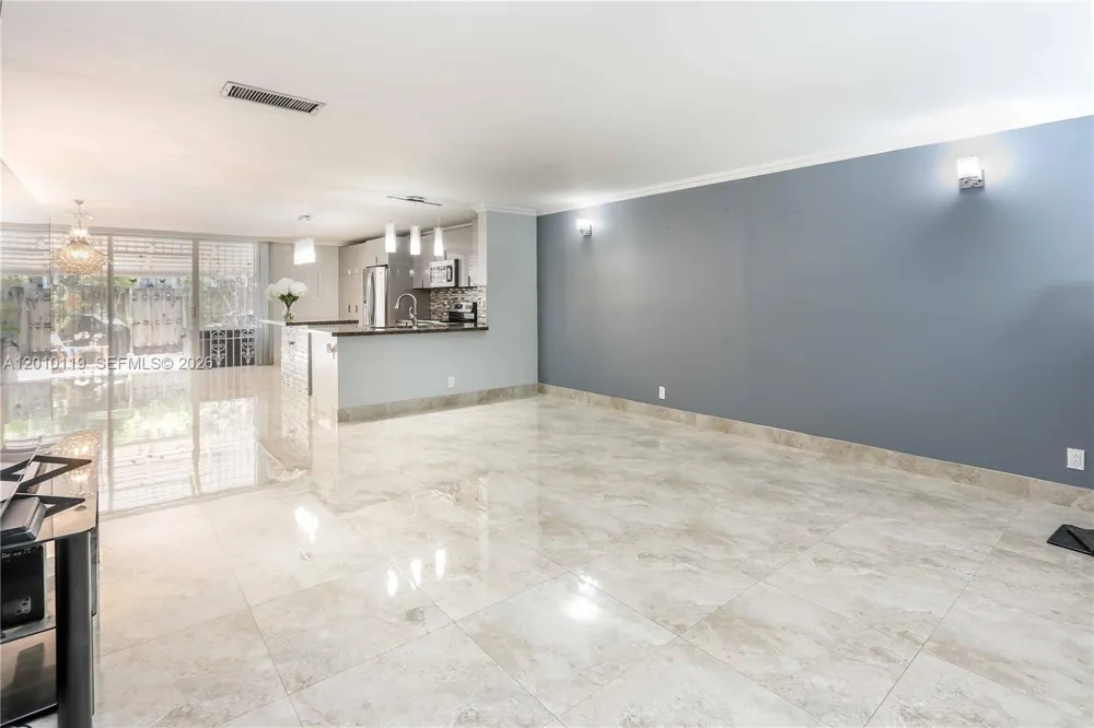 928 NE 27th Ave Hallandale Beach, FL 33009