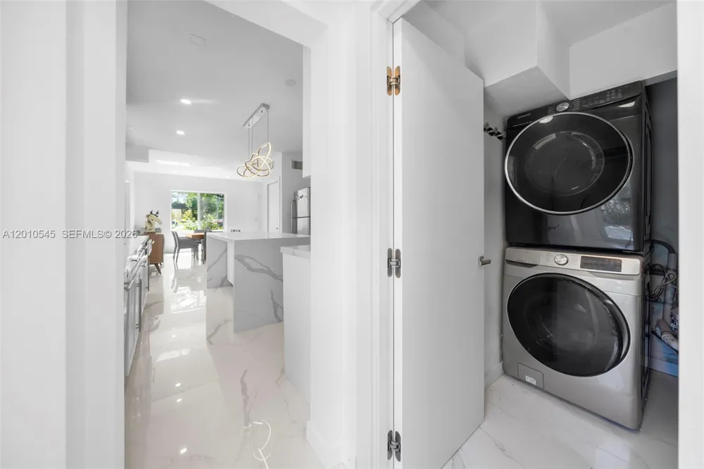 5824 Alton Rd Miami Beach, FL 33140