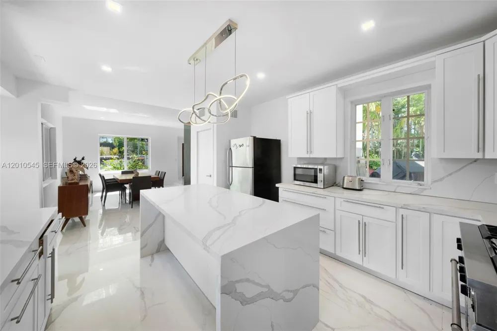 5824 Alton Rd Miami Beach, FL 33140