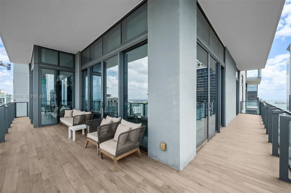 88 SW 7th St #PH4301 Miami, FL 33130