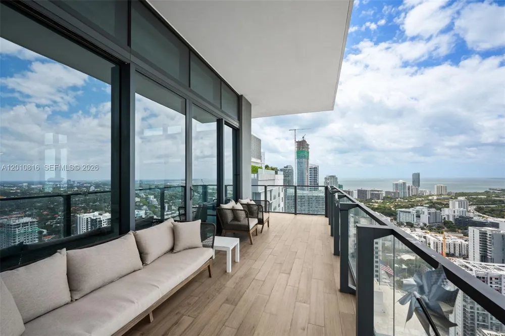 88 SW 7th St #PH4301 Miami, FL 33130