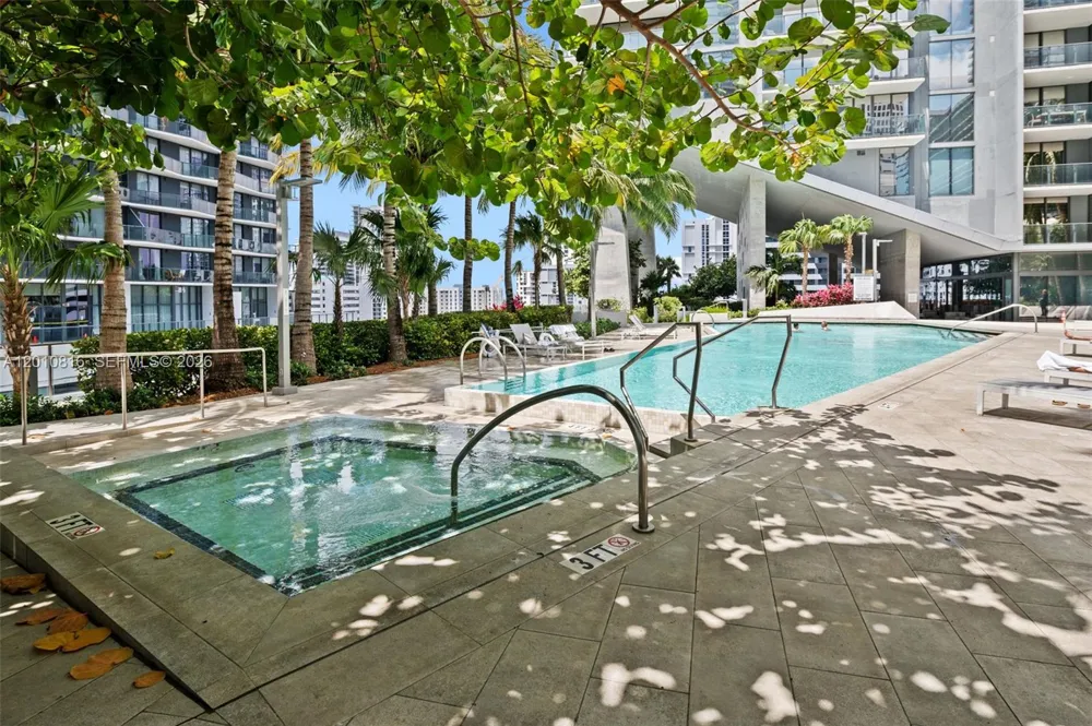 88 SW 7th St #PH4301 Miami, FL 33130