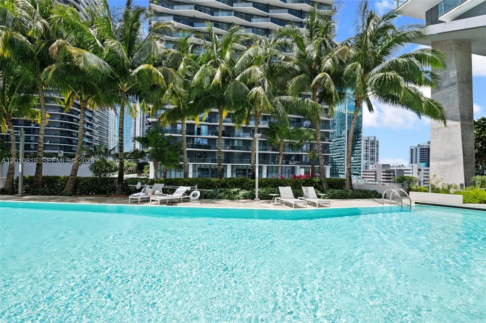 88 SW 7th St #PH4301 Miami, FL 33130