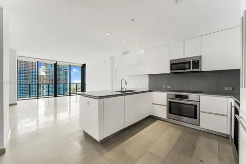 68 SE 6th St #2304