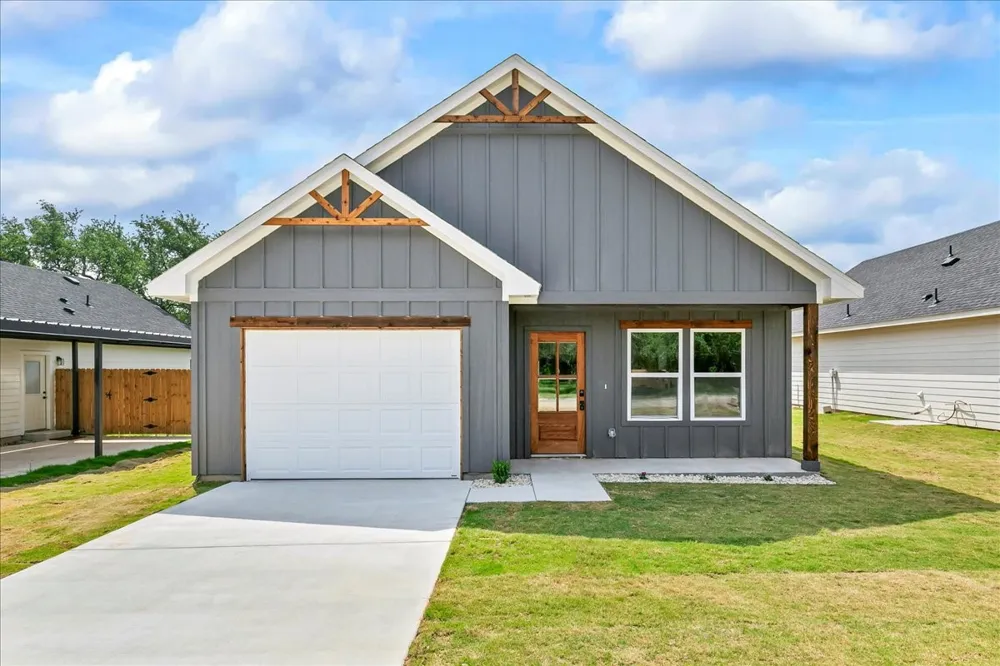 805 Arrowhead Court