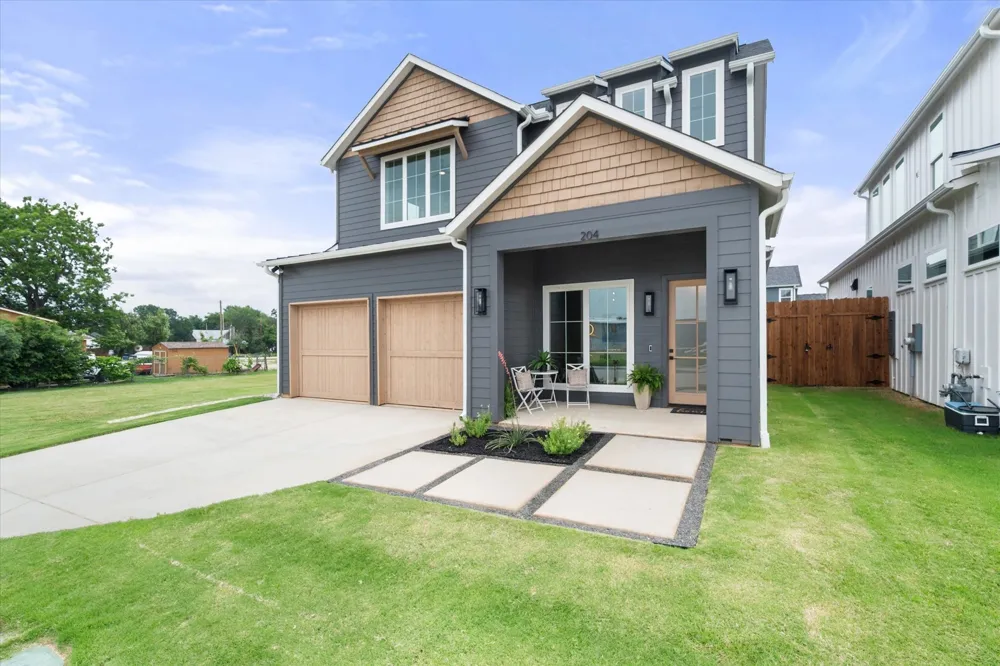204 Pine Street Roanoke, TX 76262