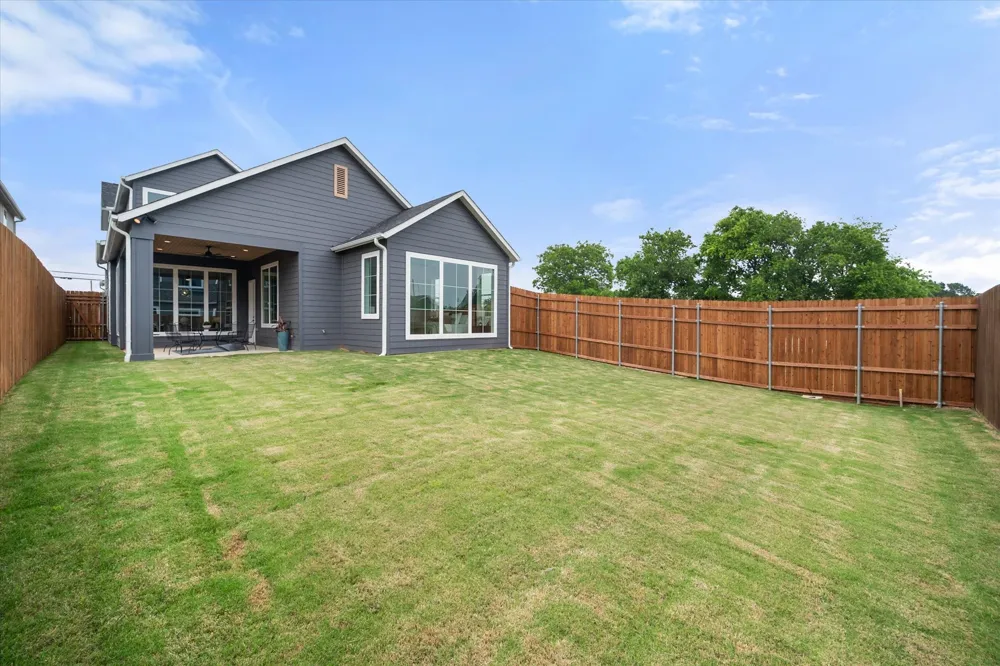 204 Pine Street Roanoke, TX 76262