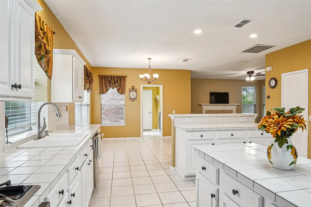 412 Vasey Oak Drive Keller, TX 76248