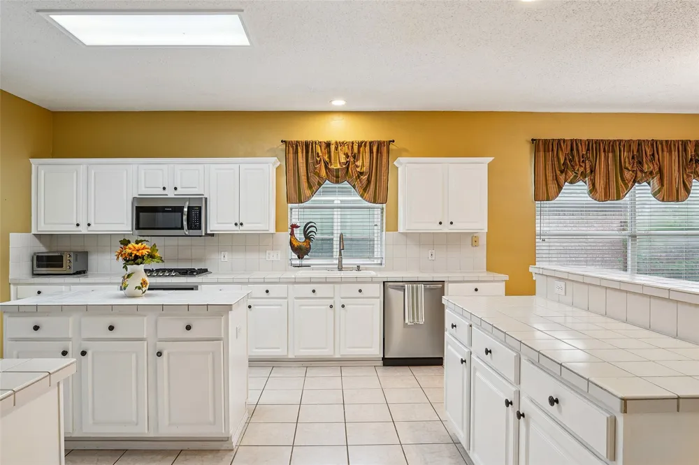 412 Vasey Oak Drive Keller, TX 76248