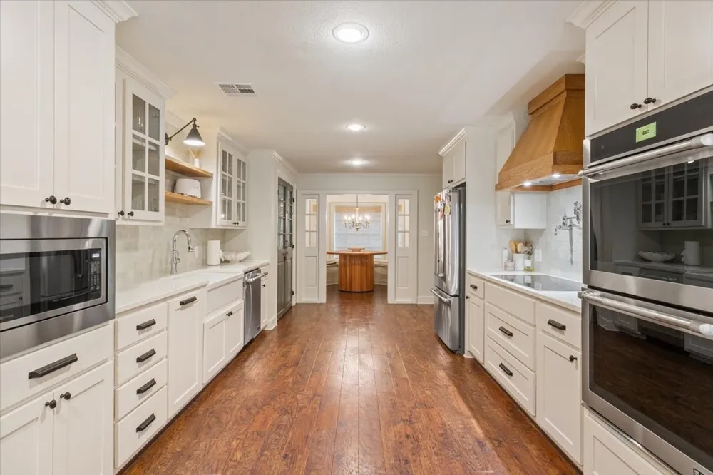 402 Shadow Mountain Drive Woodway, TX 76712