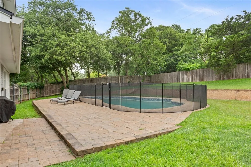 402 Shadow Mountain Drive Woodway, TX 76712