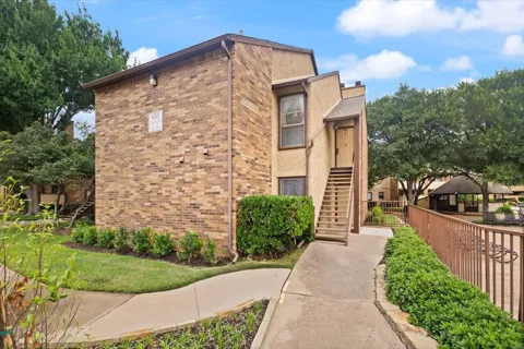 1201 Harwell Drive #225