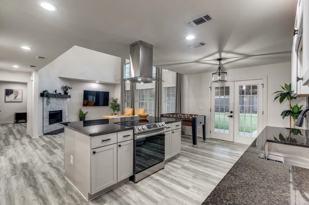 3304 Inwood Road Dallas, TX 75235
