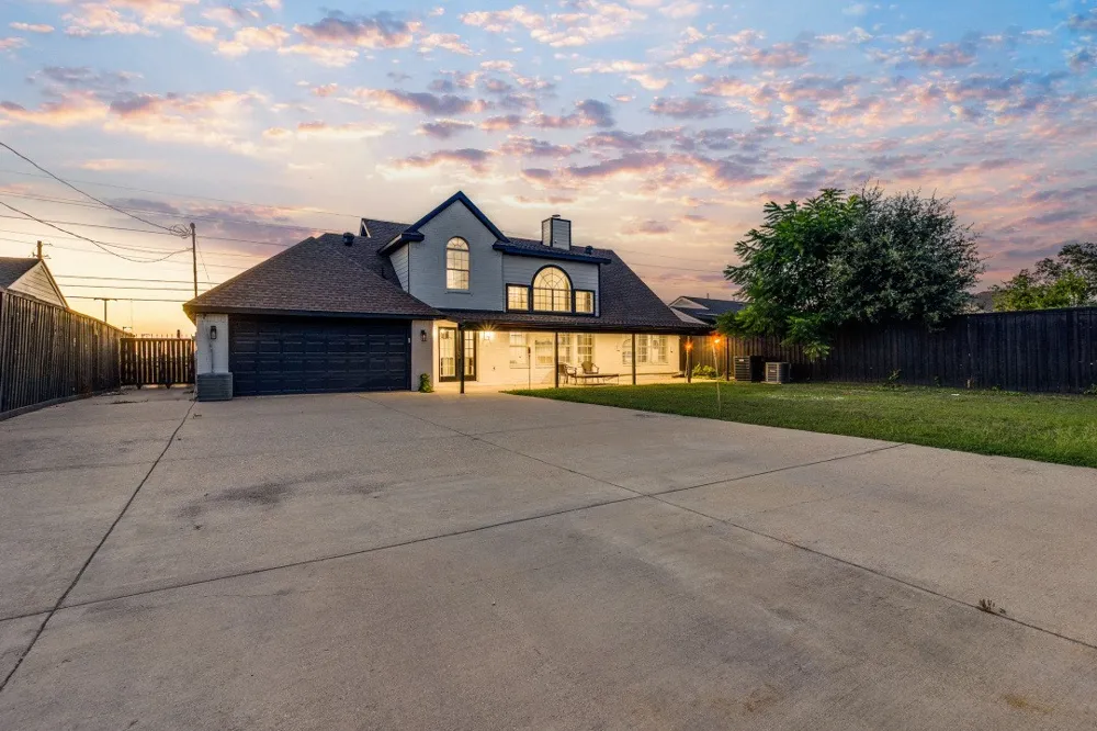 3304 Inwood Road Dallas, TX 75235