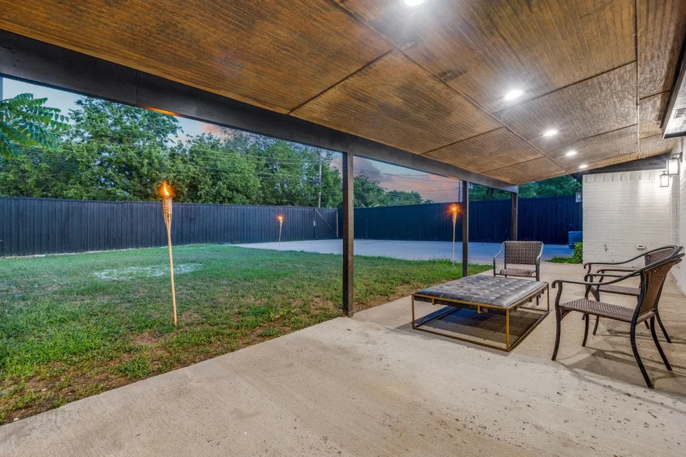 3304 Inwood Road Dallas, TX 75235
