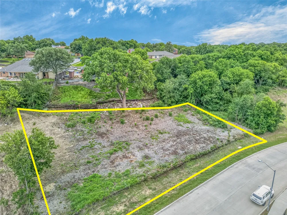 738 Sterling Drive Benbrook, TX 76126