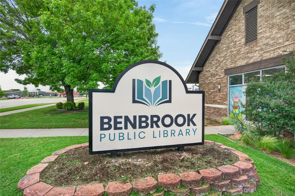 738 Sterling Drive Benbrook, TX 76126