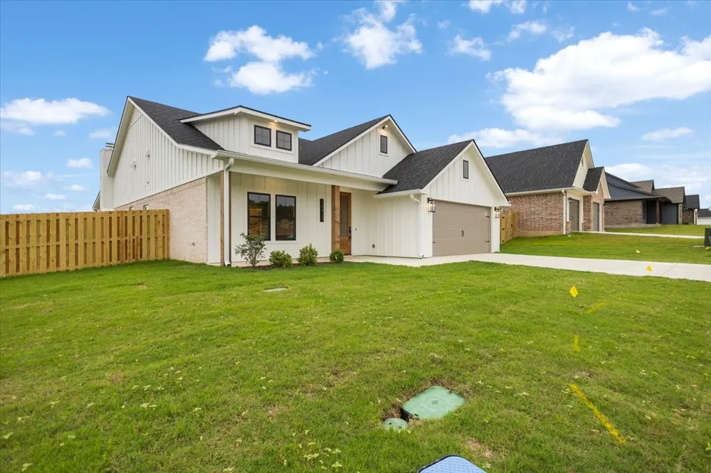 16429 Clearview Drive Lindale, TX 75771