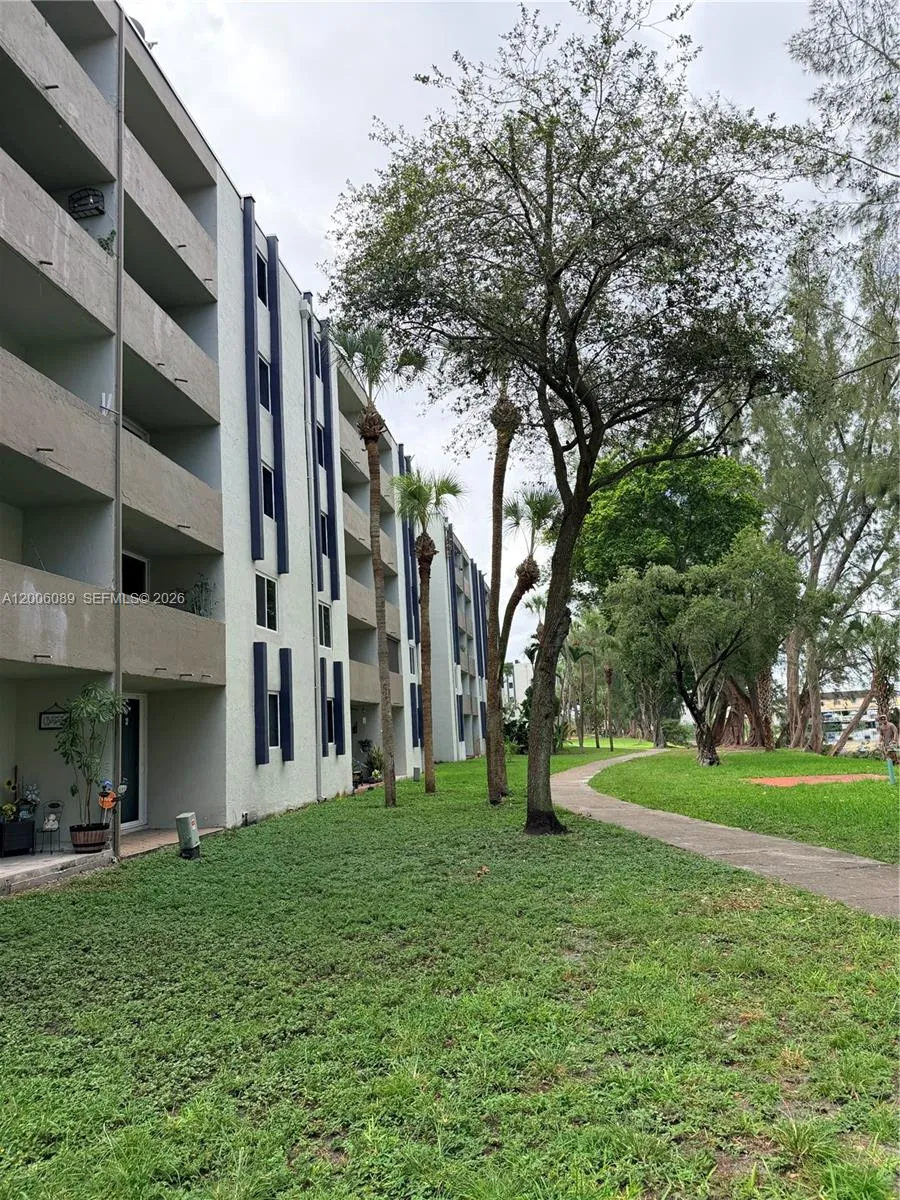 10090 NW 80th Ct #1203 Hialeah Gardens, FL 33016