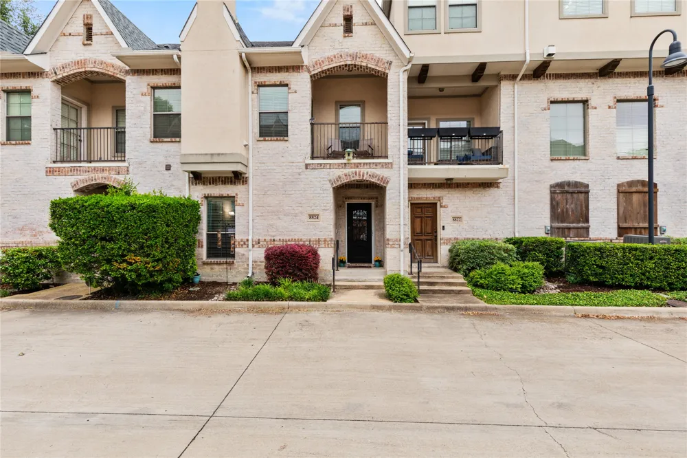 8824 Tudor Place Dallas, TX 75228