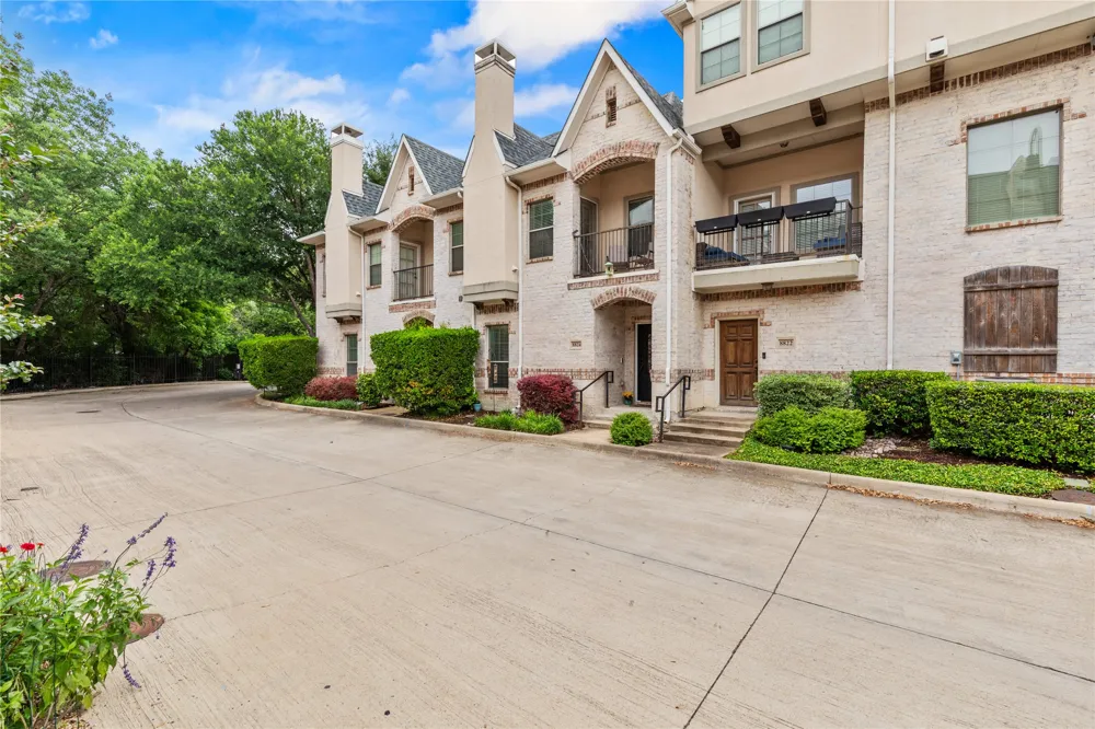 8824 Tudor Place Dallas, TX 75228