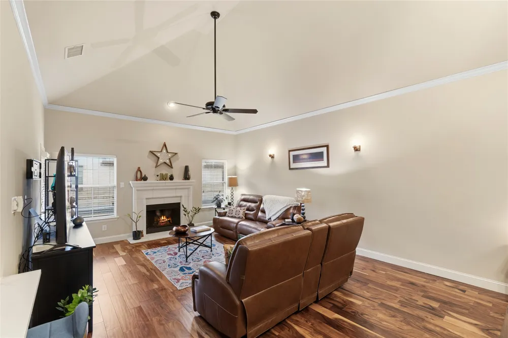 8824 Tudor Place Dallas, TX 75228