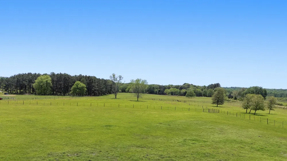 219 W Twin Creeks Trail Troup, TX 75789