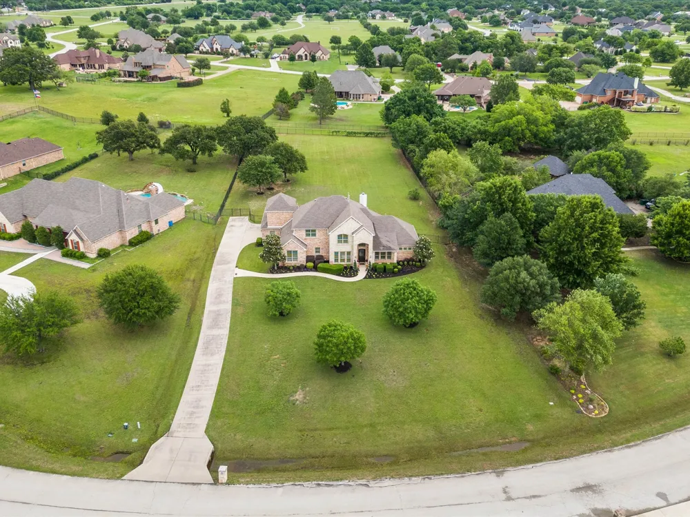 407 W Aurora Vista Trail Aurora, TX 76078