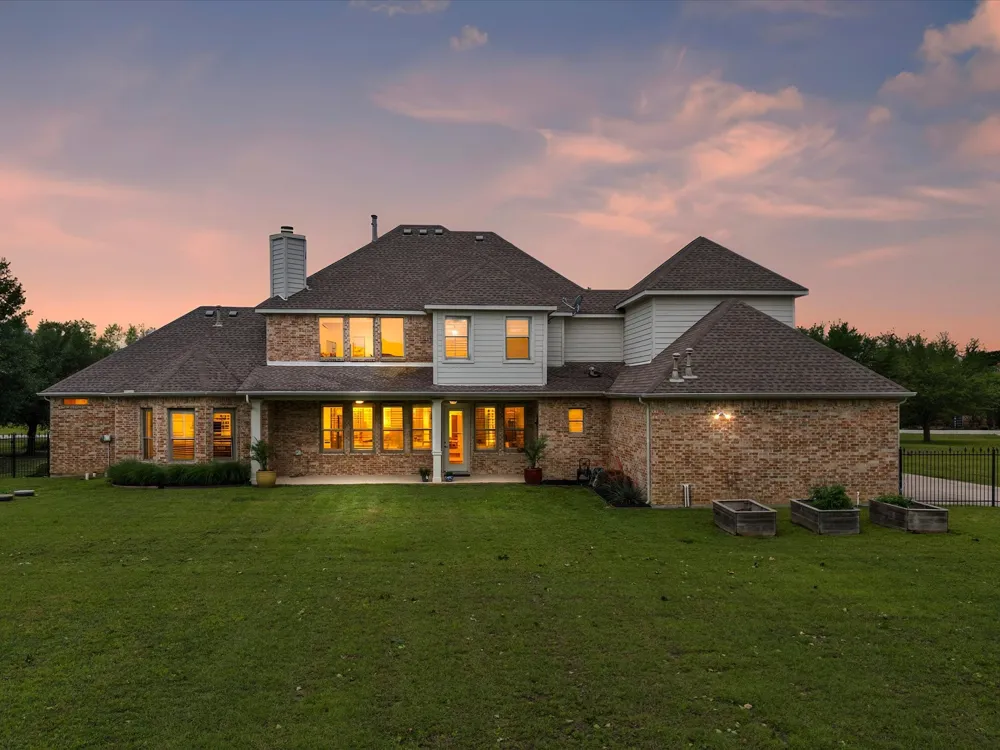 407 W Aurora Vista Trail Aurora, TX 76078