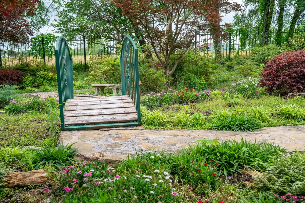1895 County Road 3601 Edgewood, TX 75117