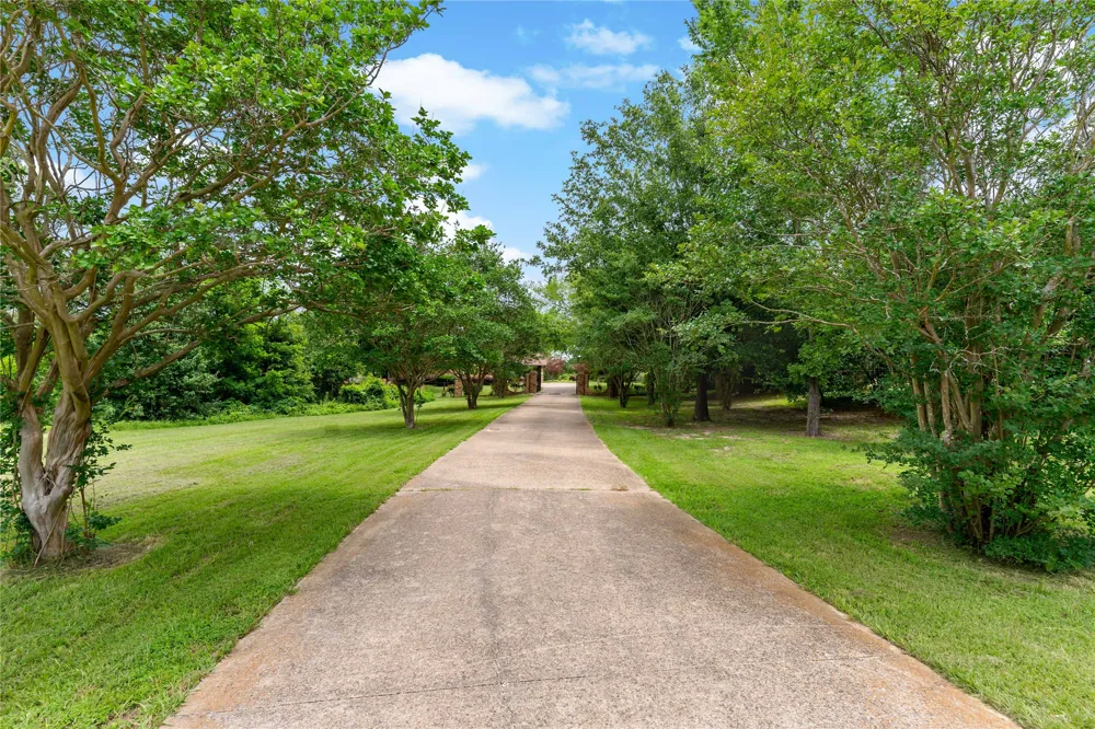 1895 County Road 3601 Edgewood, TX 75117